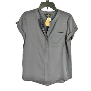 Simply Vera petite medium gray V-neck button up blouse & cap sleeve with pocket